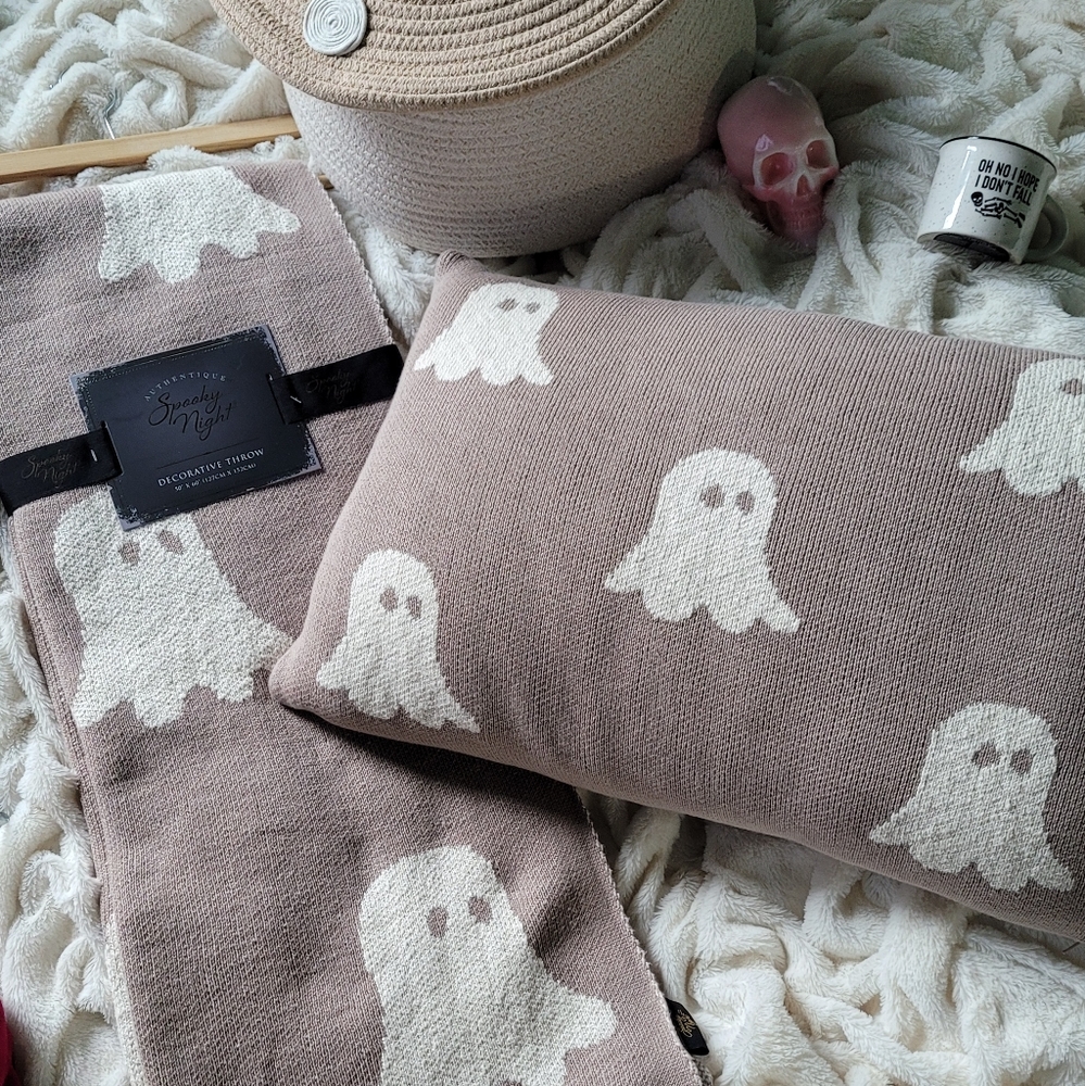 🚫RESERVED🚫🤎🤍👻Viral Ghost Blanket👻🤍🤎 - Picture 8 of 8